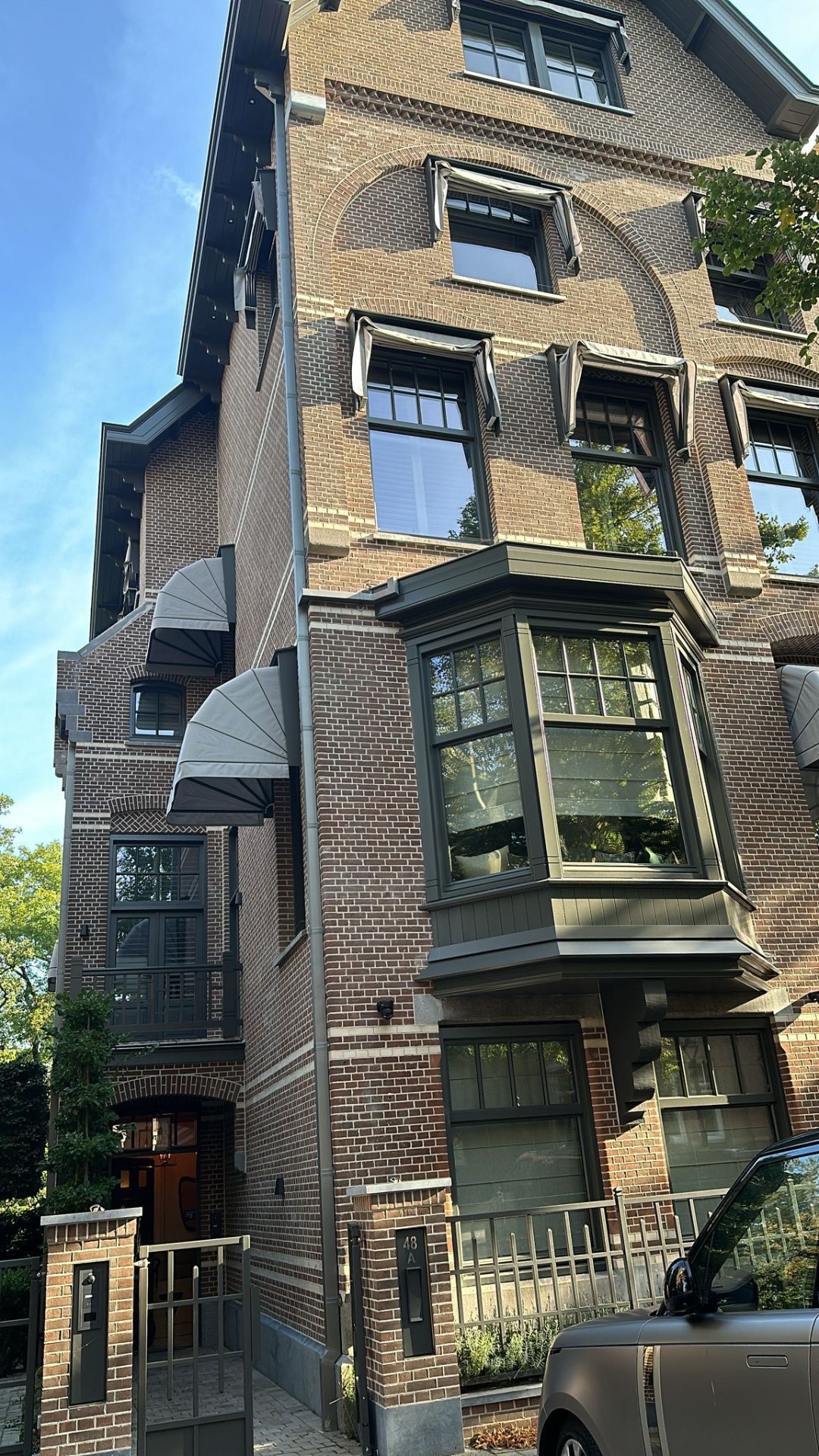 Buitenschilderwerk aan karakteristiek herenhuis